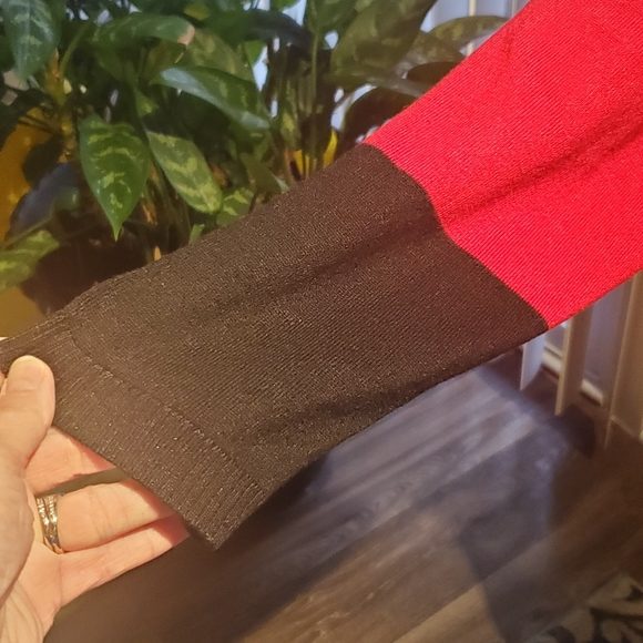 Red and black NWT tags sweater - Picture 5 of 5